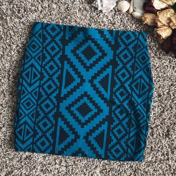 Green & Black Mini Skirt - Picture 2 of 2